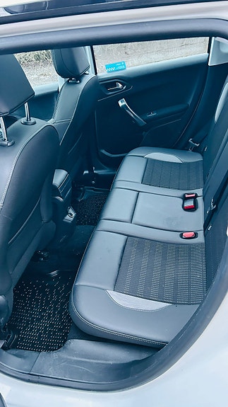 Peugeot 2008 7 of 9