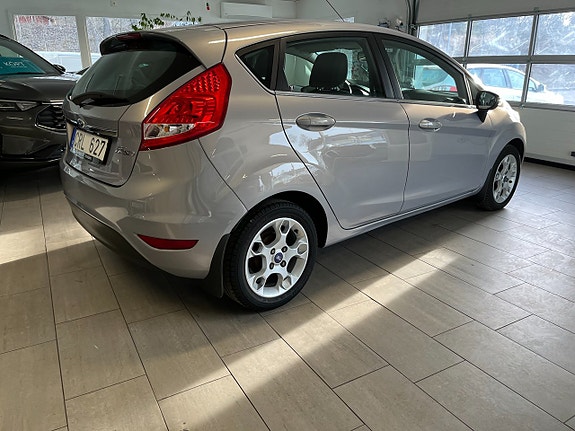 Ford Fiesta 4 of 5