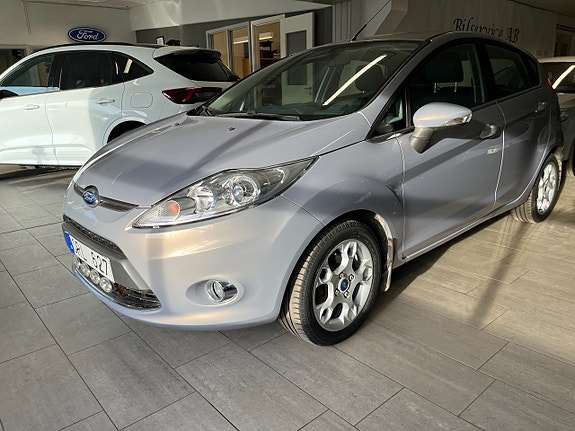 Ford Fiesta 2 of 5