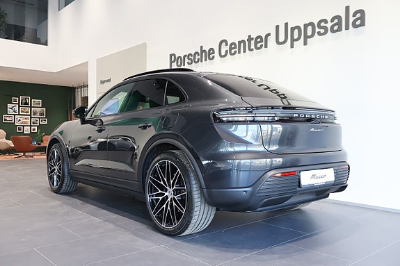 Porsche Macan 4 3 of 5