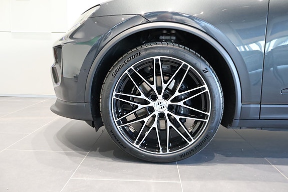 Porsche Macan 4 4 of 5