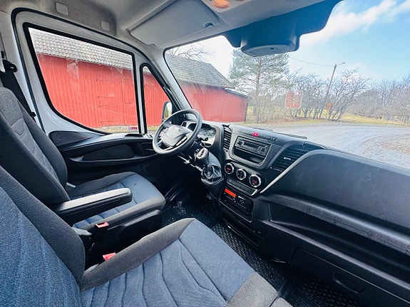 Iveco Daily 70C18 Automat Långt Skåp Bakgavellyft 8 of 10
