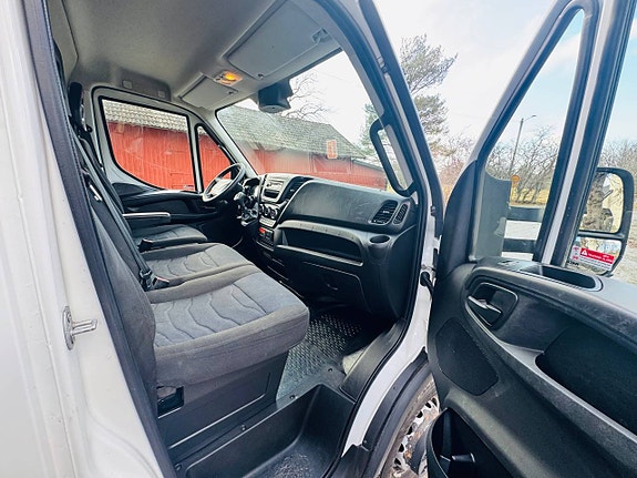 Iveco Daily 70C18 Automat Långt Skåp Bakgavellyft 7 of 10