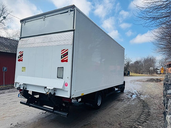 Iveco Daily 70C18 Automat Långt Skåp Bakgavellyft 3 of 10