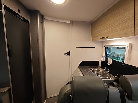 Etrusco T-MODEL BASE T 7.4 SB Automat / Truma Elpatron / 3500kg 17 of 26