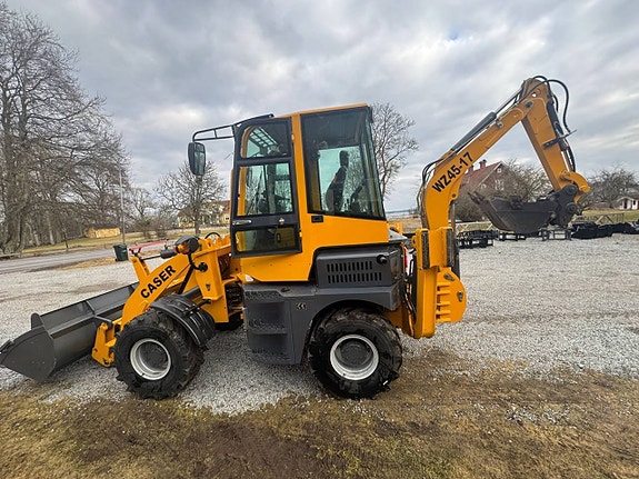 Begagnad Traktorgrävare Grävlastare WZ45-17 med tillbehör