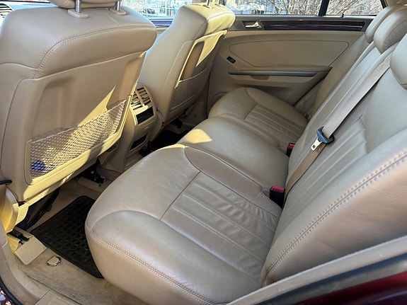 Mercedes-Benz ML320 3 of 3