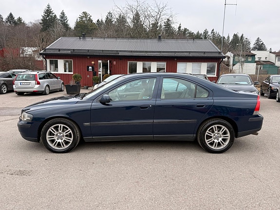 Volvo S60 2 of 5