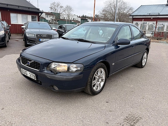 Volvo S60 4 of 5