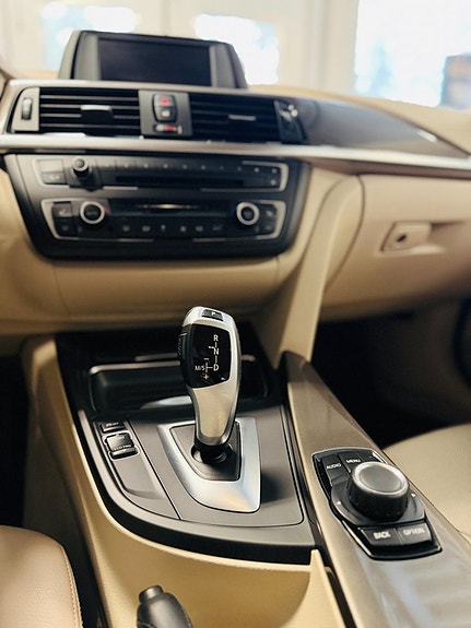 BMW 318d 23 of 28