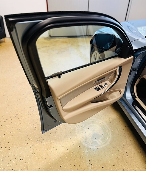 BMW 318d 6 of 28