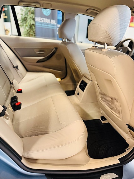 BMW 318d 24 of 28