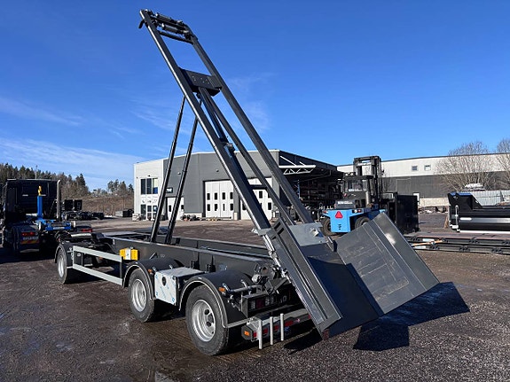 BKs SHIFT WHEELER 30T, 3-axlad Lastväxlarsläp med tipp 2 of 3