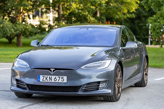 Tesla Model S 7 of 14
