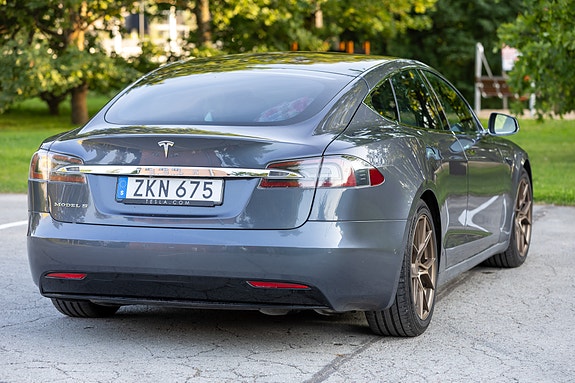 Tesla Model S 4 of 14