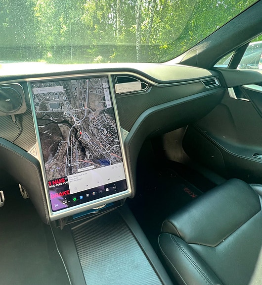 Tesla Model S 11 of 14