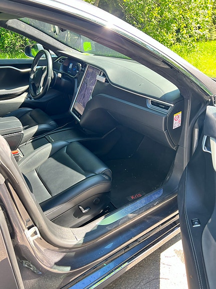 Tesla Model S 12 of 14