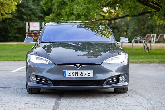 Tesla Model S 2 of 14