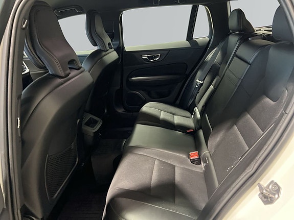Volvo V60 Cross Country 11 of 29