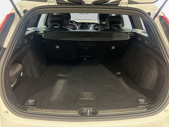 Volvo V60 Cross Country 10 of 29
