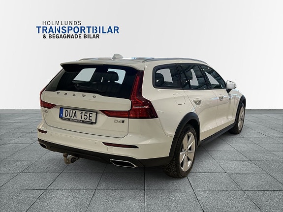 Volvo V60 Cross Country 18 of 29