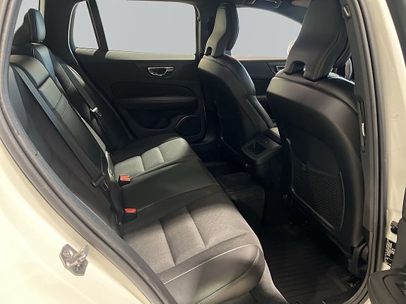Volvo V60 Cross Country 7 of 29