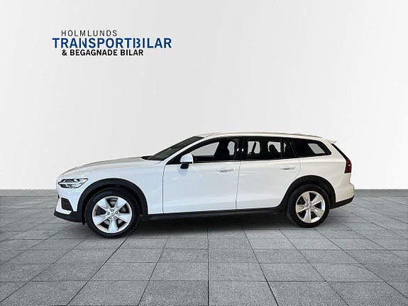 Volvo V60 Cross Country 3 of 5