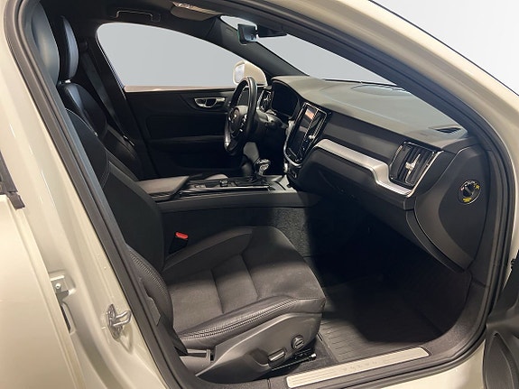 Volvo V60 Cross Country 6 of 29