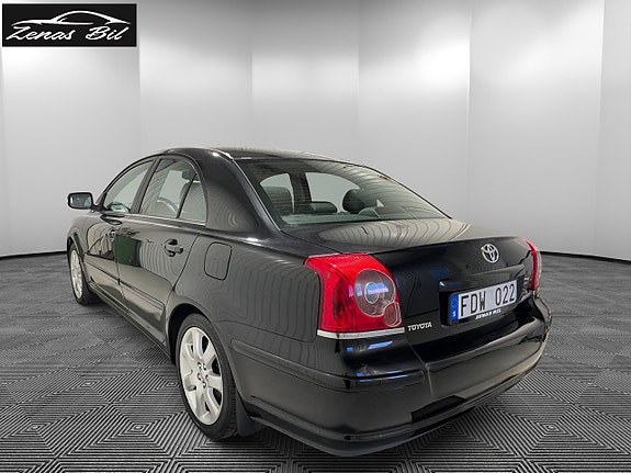 Toyota Avensis 4 of 5