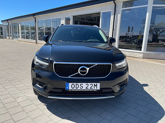 Volvo XC40 2 of 5