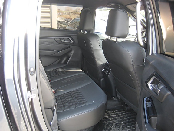 Isuzu D-max 11 of 12