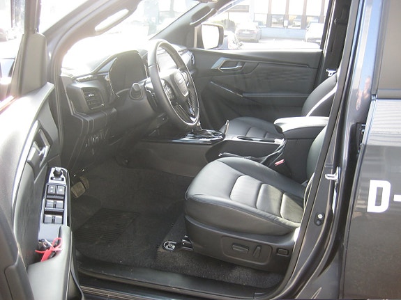 Isuzu D-max 8 of 12