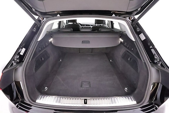 Audi e-tron 9 of 26