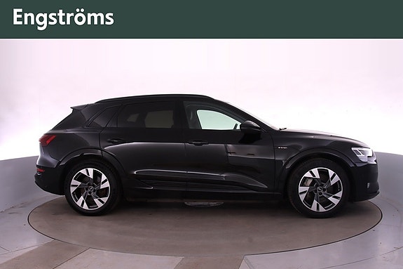 Audi e-tron 3 of 5