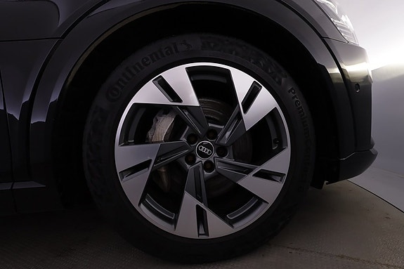 Audi e-tron 4 of 5