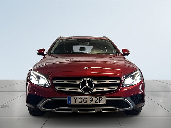 Mercedes-Benz E220 d 2 of 5