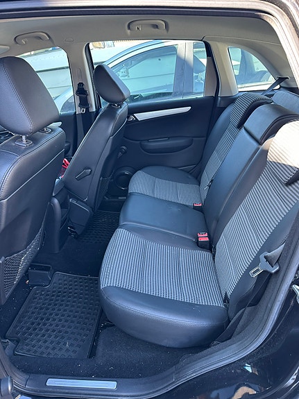 Mercedes-Benz B200 6 of 7