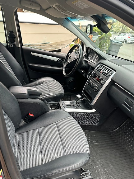 Mercedes-Benz B200 5 of 5