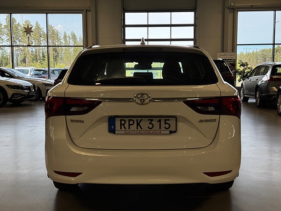Toyota Avensis 5 of 5