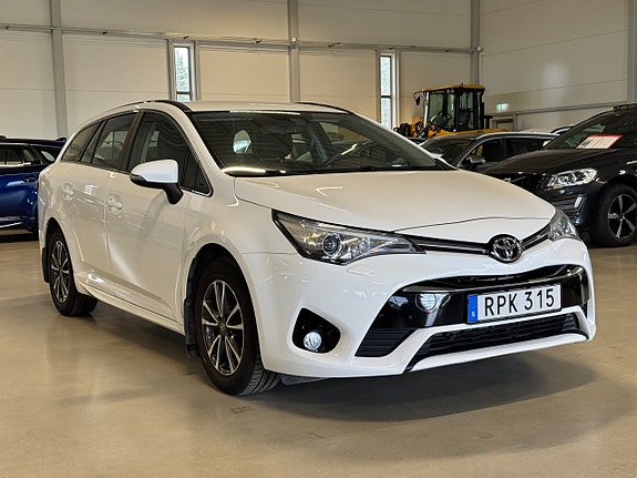 Toyota Avensis 3 of 5
