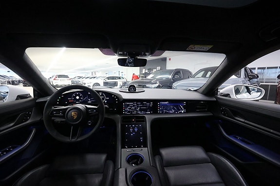 Porsche Taycan Turbo 15 of 29