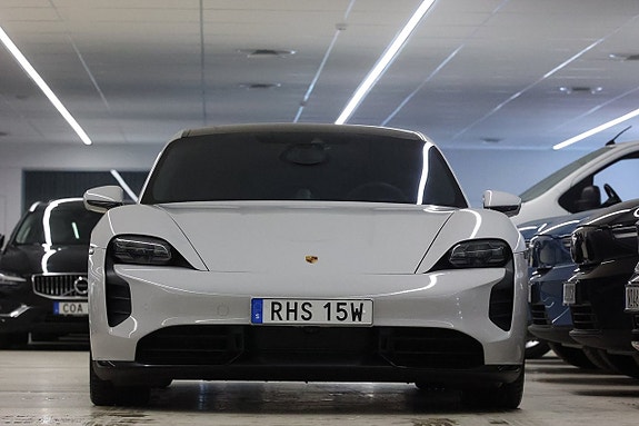 Porsche Taycan Turbo 7 of 29
