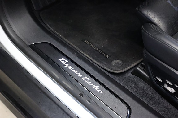Porsche Taycan Turbo 20 of 29