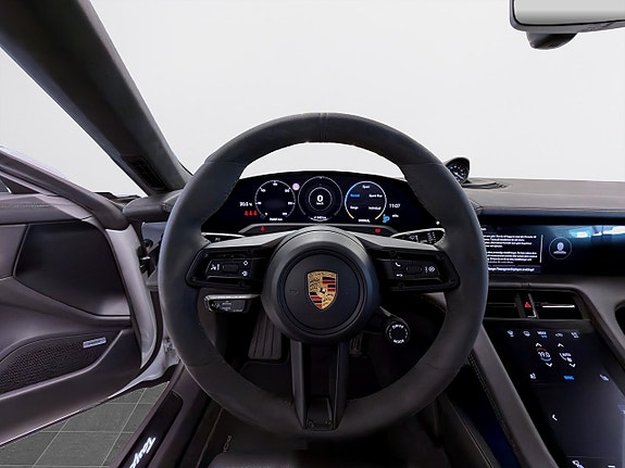Porsche Taycan Turbo 19 of 24