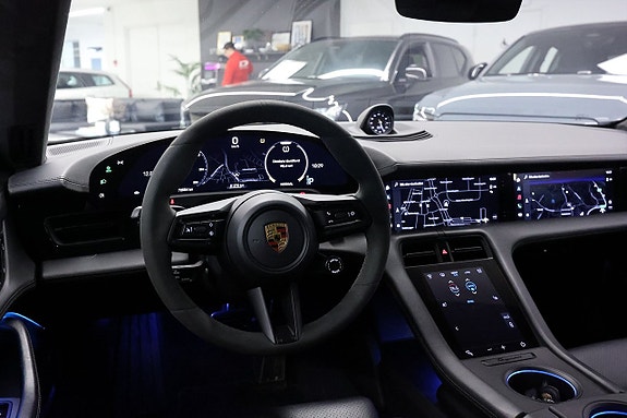 Porsche Taycan Turbo 22 of 29