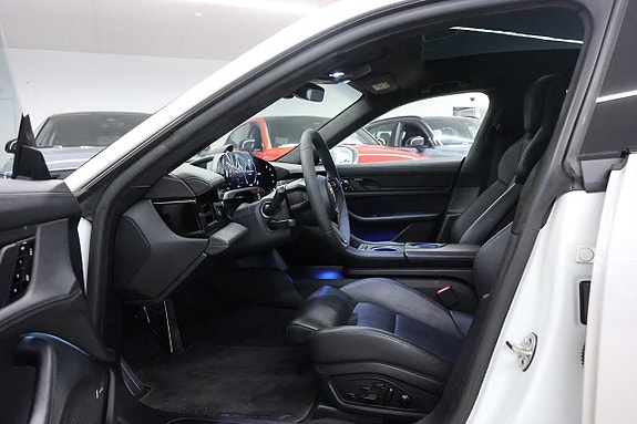 Porsche Taycan Turbo 18 of 29