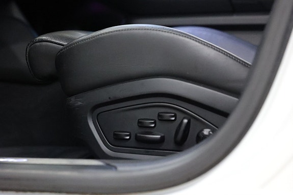 Porsche Taycan Turbo 19 of 29
