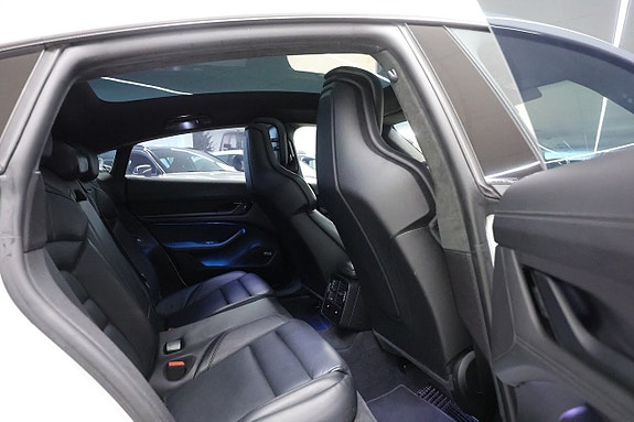 Porsche Taycan Turbo 14 of 29