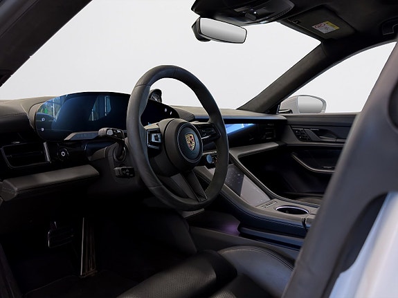 Porsche Taycan Turbo 17 of 24