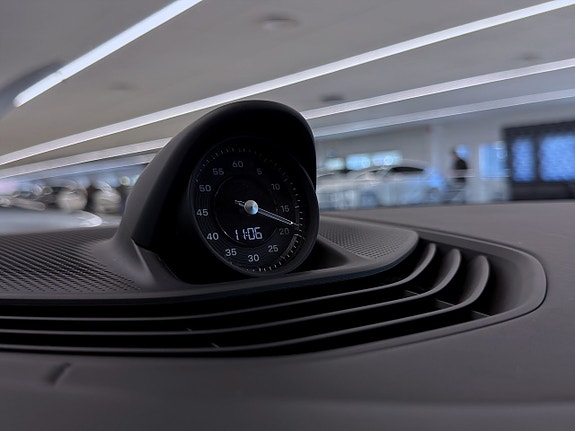 Porsche Taycan Turbo 18 of 24